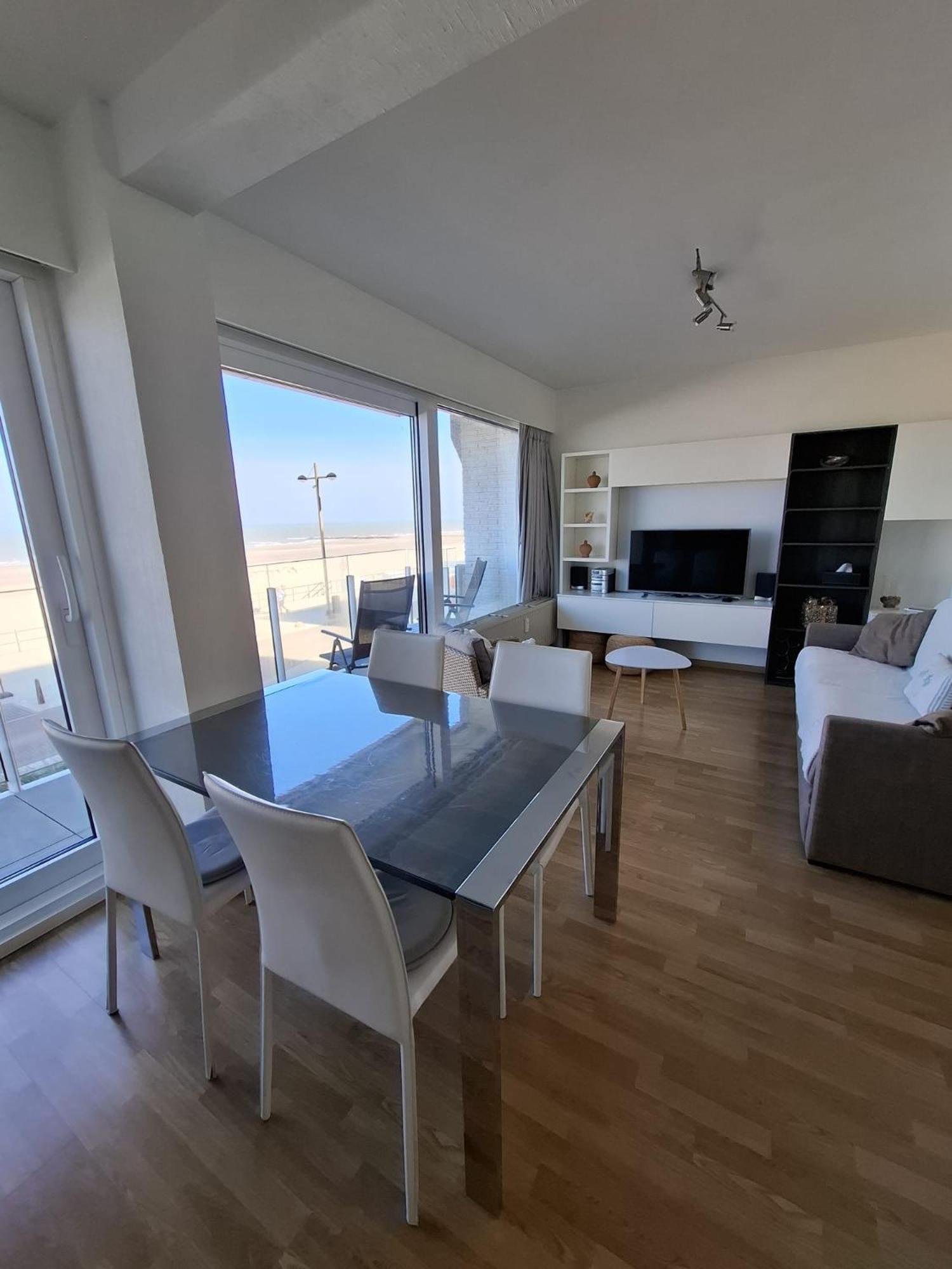 North Sea View With Parking *